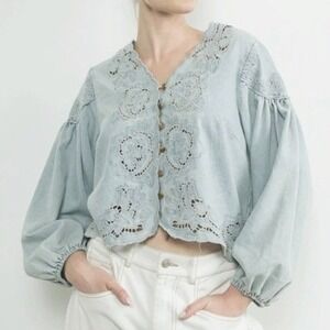 Aaron & Amber Floral Eyelet Embroidered Denim Blouse Sz Small Rose Button Boho